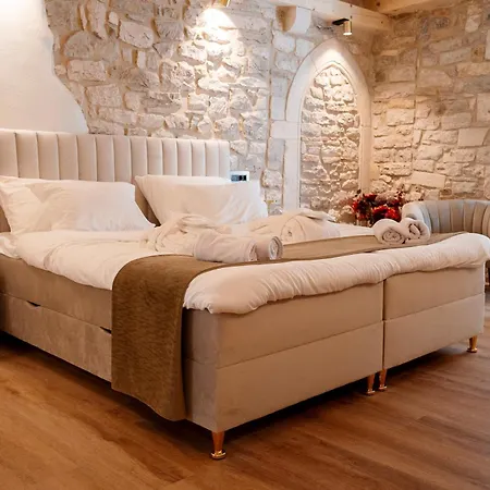 ベッド・アンド・ブレックファスト Lillium Heritage Luxury Diocletian's Palace