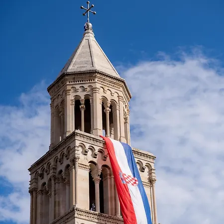 ベッド・アンド・ブレックファスト Lillium Heritage Luxury Diocletian's Palace